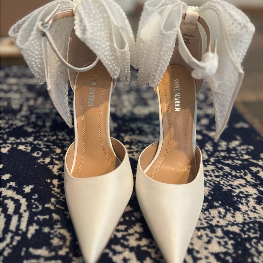 Steve Madden Cream Heels with Bow Detail